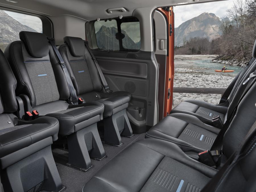 Интерьер Ford Tourneo Custom Active 2020 года  (EU) (фото 9 из 10)